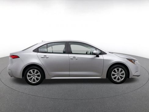 Used 2025 Toyota Corolla LE FWD image 10