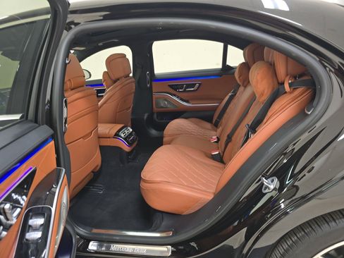 Used 2022 Mercedes-Benz S 580 4MATIC Sedan w/ Rear Seat Package image 3