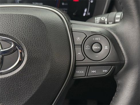 Used 2023 Toyota Corolla Cross XLE image 15