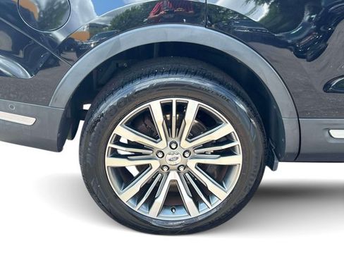 Used 2019 Ford Explorer Platinum AWD/4WD image 14