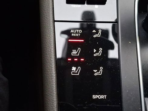 Certified 2023 Porsche Macan image 30