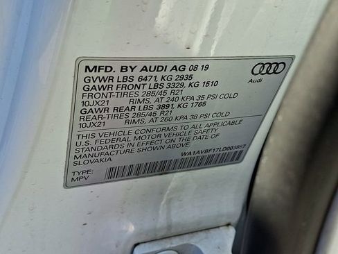 Used 2020 Audi Q8 Premium image 28