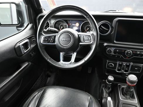 Used 2018 Jeep Wrangler Unlimited Sahara AWD/4WD image 12