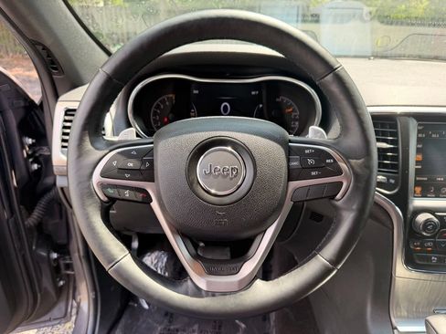 Used 2017 Jeep Grand Cherokee Altitude AWD/4WD image 9
