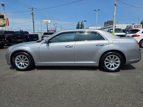 Used 2013 Chrysler 300 Touring w/ Driver Convenience Group RWD image 9