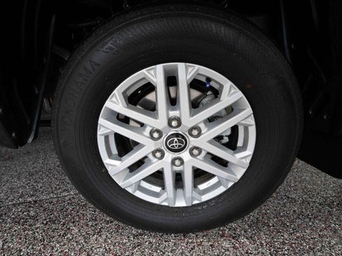 Used 2023 Toyota Tundra SR5 w/ SR5 Premium Package image 28