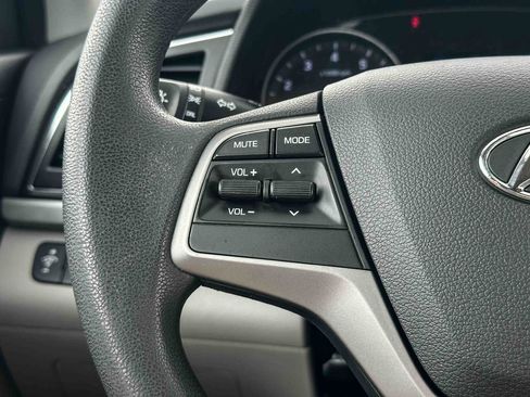 Used 2017 Hyundai Elantra SE FWD image 26
