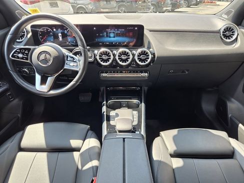 Used 2023 Mercedes-Benz GLA 250 4MATIC image 2