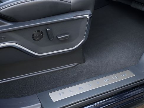 Used 2025 Ford F350 Platinum w/ FX4 Off-Road Package AWD/4WD image 19