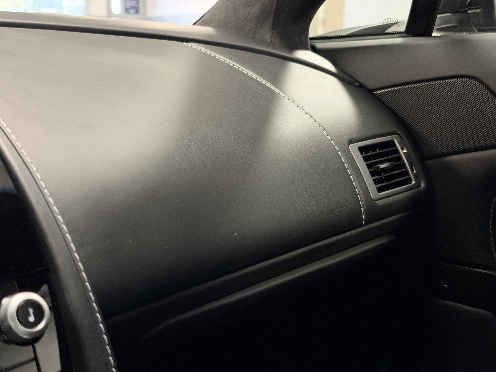Used 2011 Aston Martin V12 Vantage Carbon Black RWD image 30