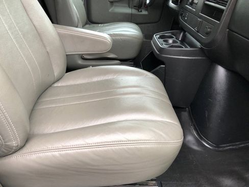 Used 2016 GMC Savana 3500 image 24