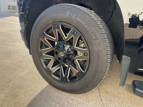 Used 2019 Chevrolet Silverado 1500 High Country w/ Technology Package image 7