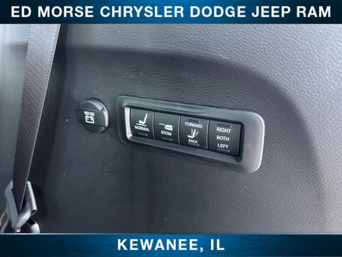 New 2026 Chrysler Pacifica Pinnacle image 21