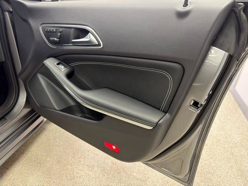 Used 2014 Mercedes-Benz CLA 250 image 13
