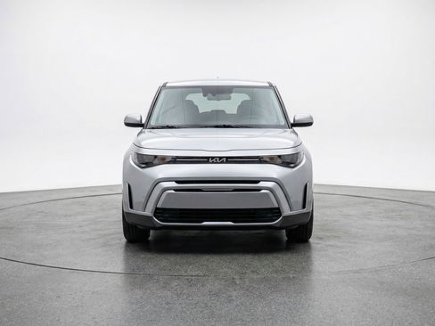 Used 2025 Kia Soul LX w/ LX Technology Package FWD image 2