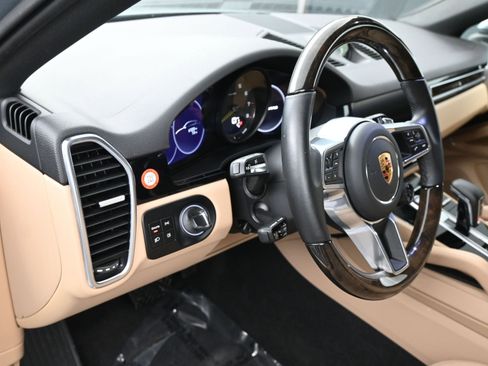 Used 2023 Porsche Cayenne E-Hybrid image 5