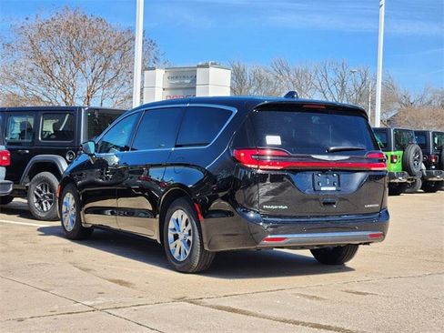 New 2026 Chrysler Pacifica Limited image 4