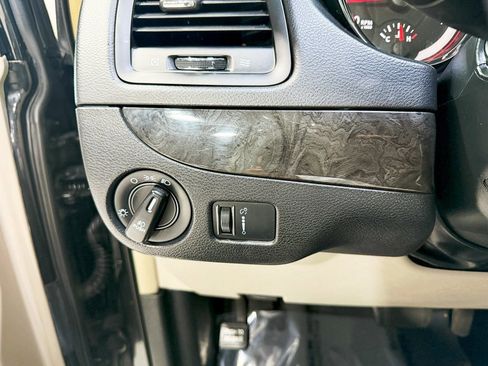 Used 2017 Dodge Grand Caravan Crew image 13