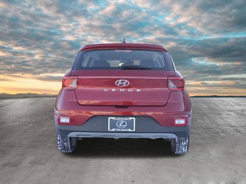 Used 2024 Hyundai Venue SE image 7