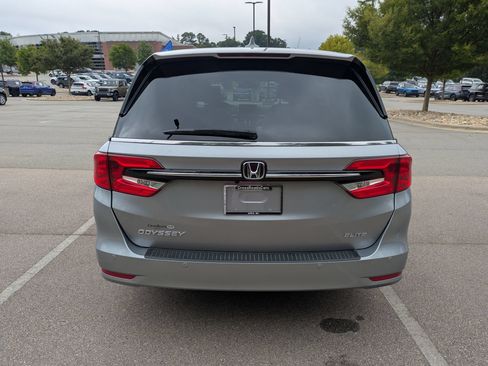 Used 2023 Honda Odyssey Elite image 5