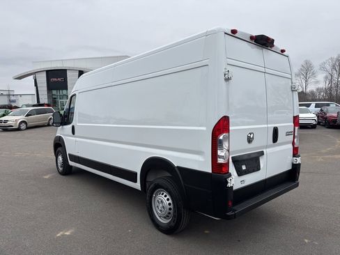 Used 2025 RAM ProMaster 2500 w/ Convenience Group image 3