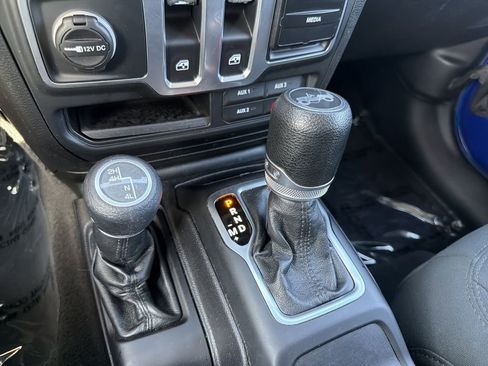 Used 2018 Jeep Wrangler Sport image 25