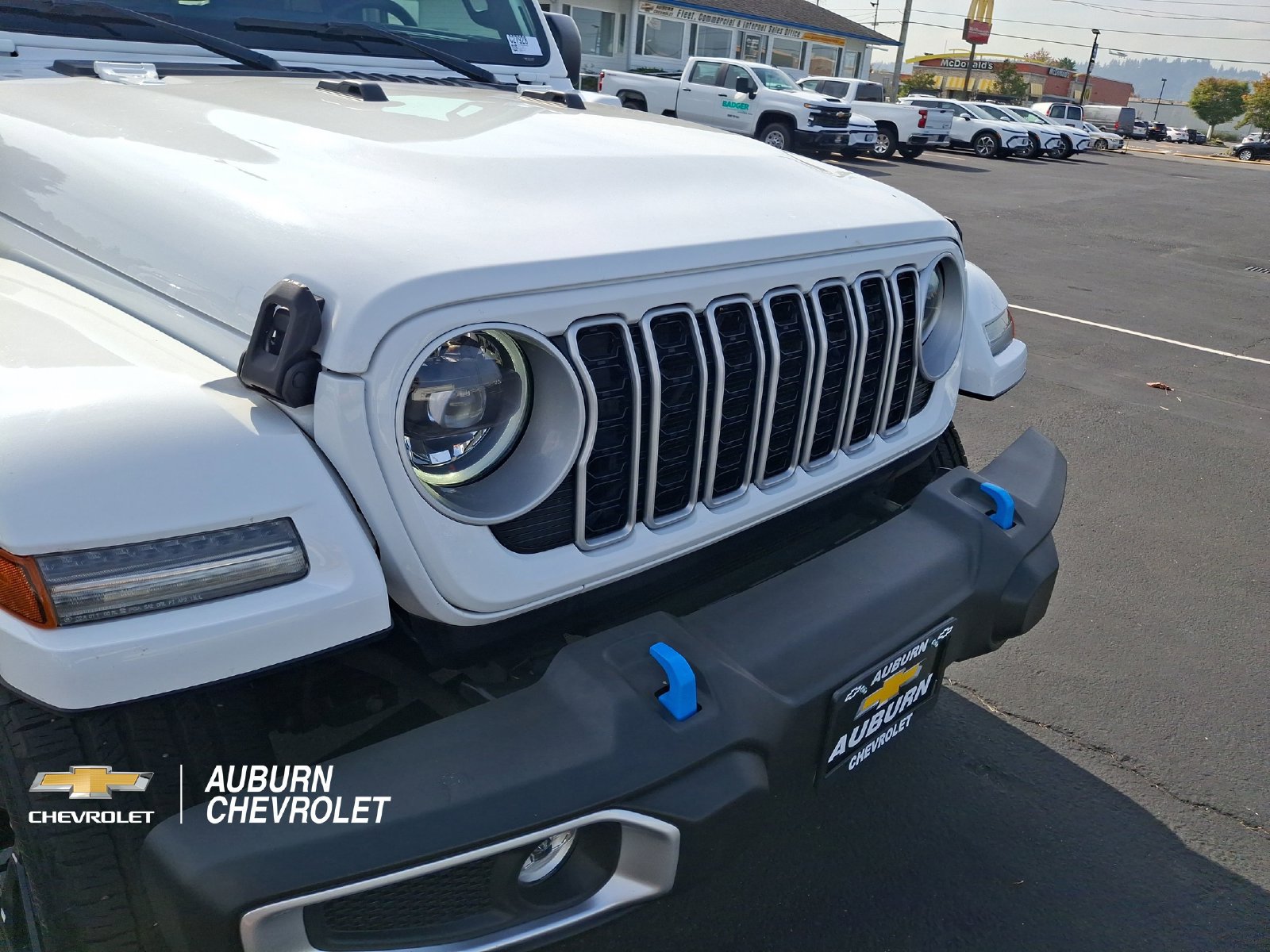 Used 2024 Jeep Wrangler Unlimited Sahara AWD/4WD image 24