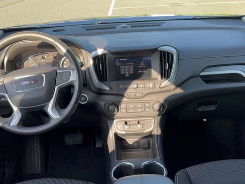 Used 2024 GMC Terrain SLE image 11