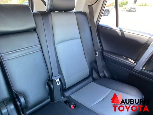 Used 2018 Toyota 4Runner SR5 Premium AWD/4WD image 28