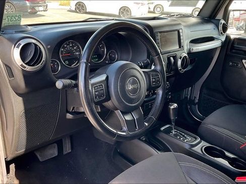 Used 2018 Jeep Wrangler Sahara w/ Connectivity Group image 13