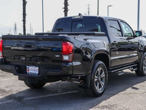 Used 2018 Toyota Tacoma TRD Sport w/ Technology Package image 6