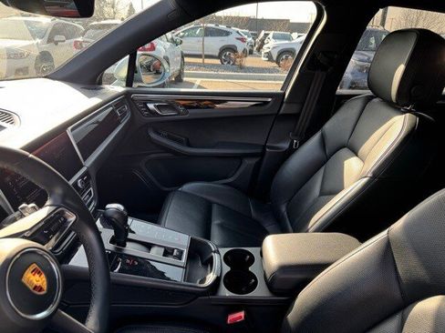 Used 2022 Porsche Macan image 21