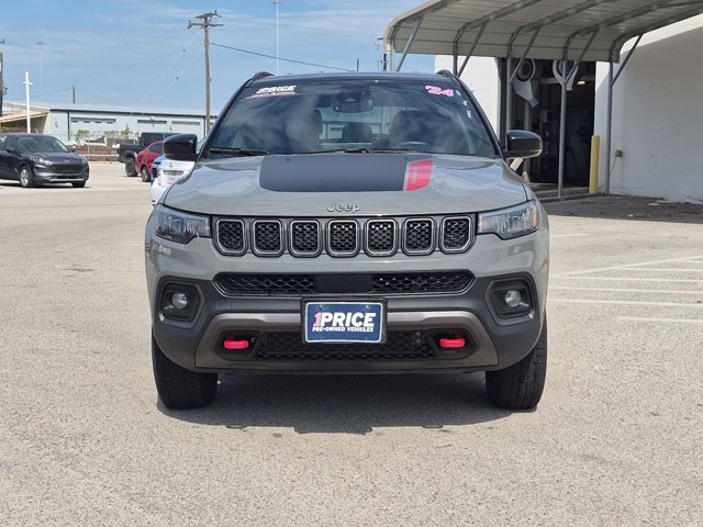Used 2024 Jeep Compass Trailhawk AWD/4WD image 2