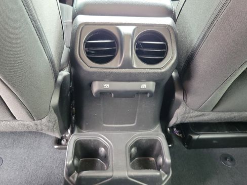 Used 2022 Jeep Wrangler Unlimited Sport AWD/4WD image 9