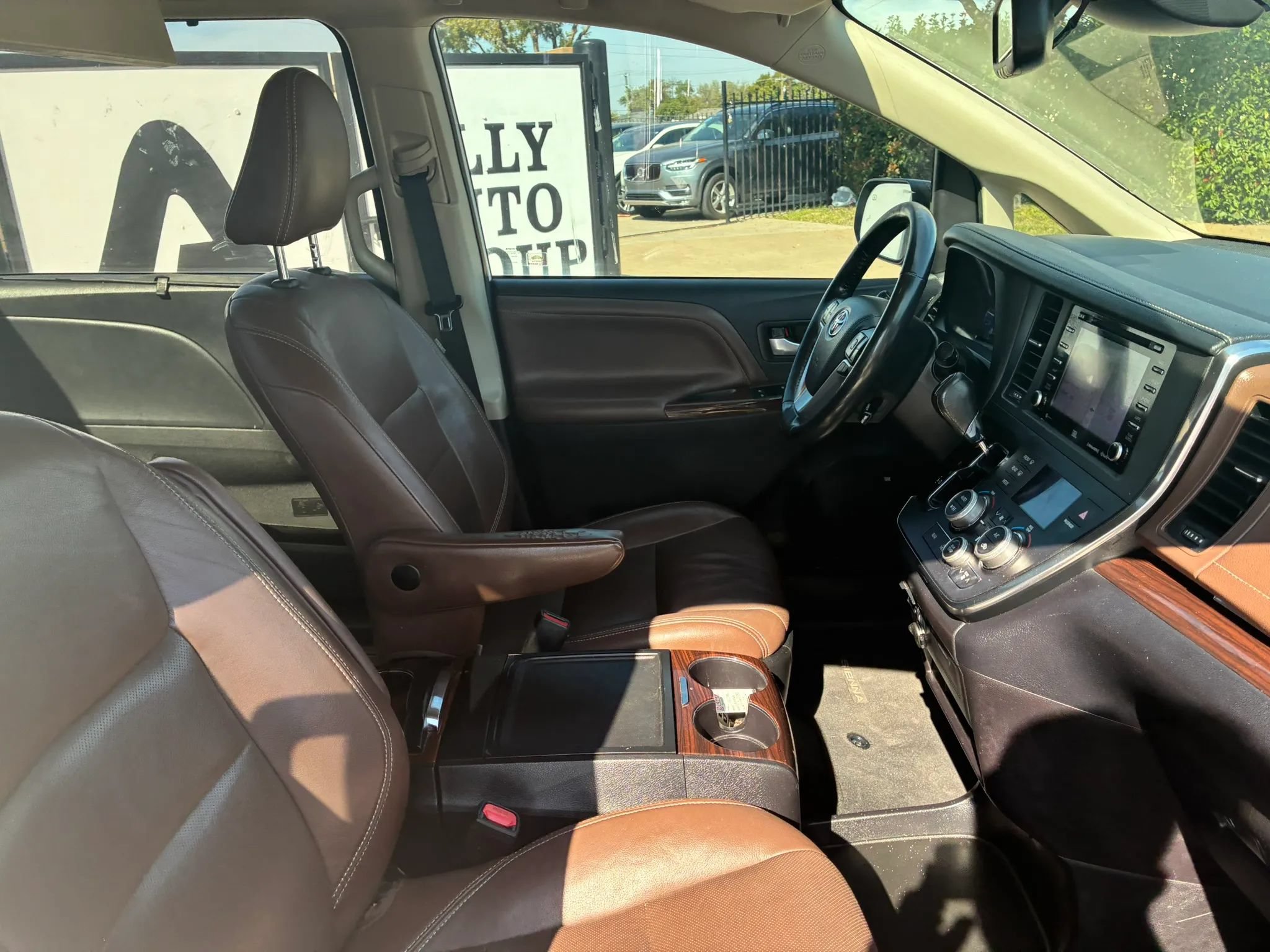 Used 2019 Toyota Sienna Limited Premium FWD image 25