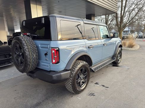 New 2025 Ford Bronco Outer Banks w/ Black Appearance Package image 4