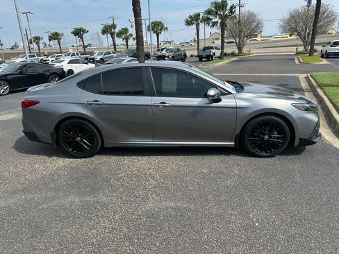 Used 2025 Toyota Camry SE w/ Convenience Package image 7