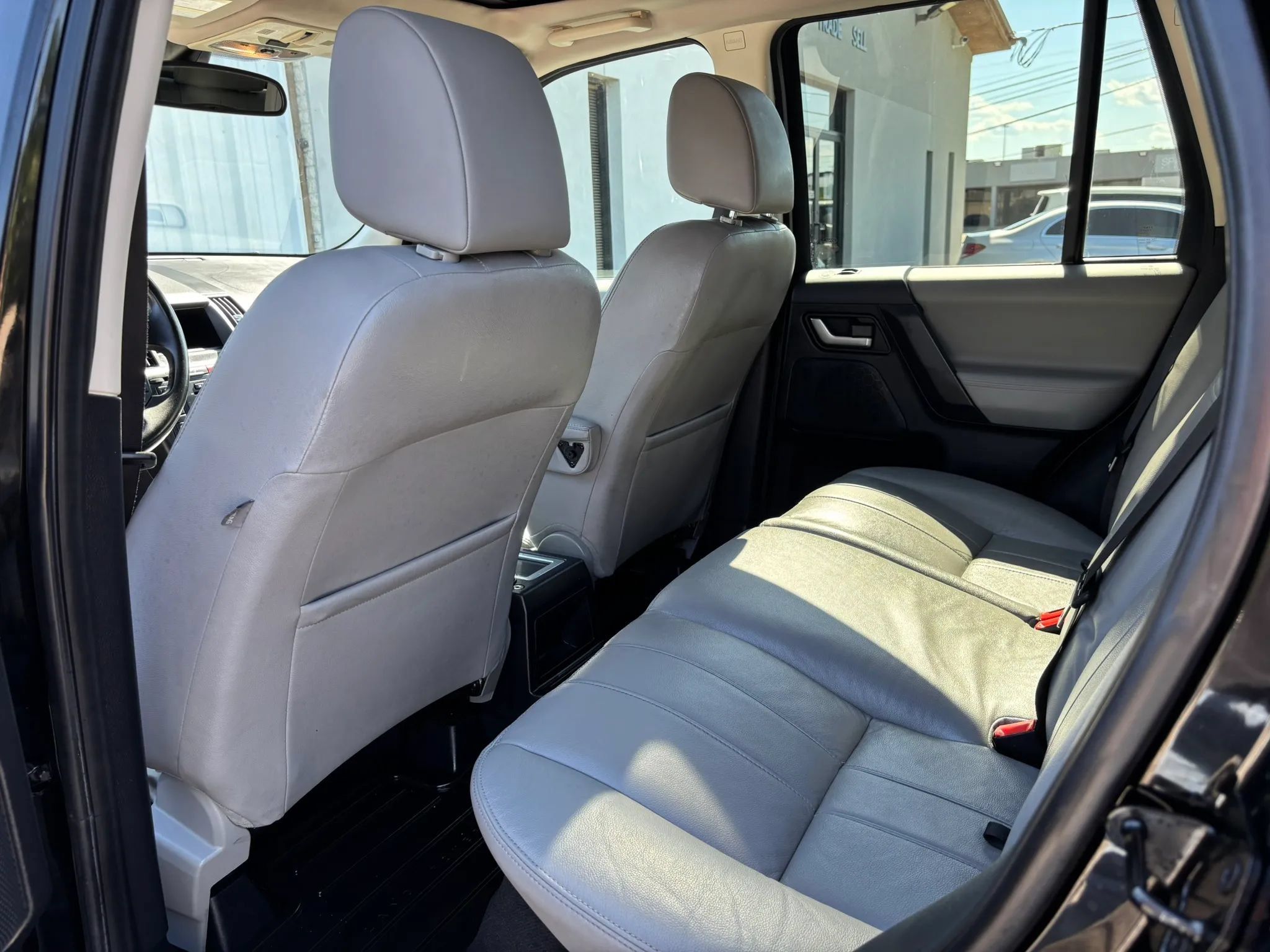 Used 2011 Land Rover LR2 HSE AWD/4WD image 47