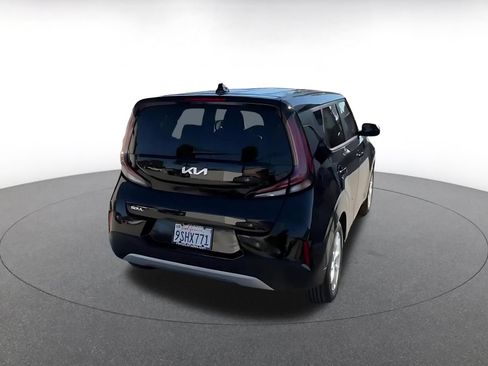 Used 2025 Kia Soul LX w/ LX Technology Package FWD image 15