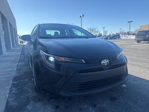Certified 2023 Toyota Corolla LE image 3