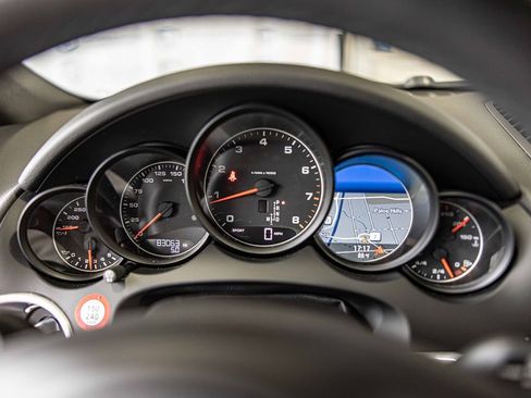 Used 2014 Porsche Cayenne Platinum Edition image 26