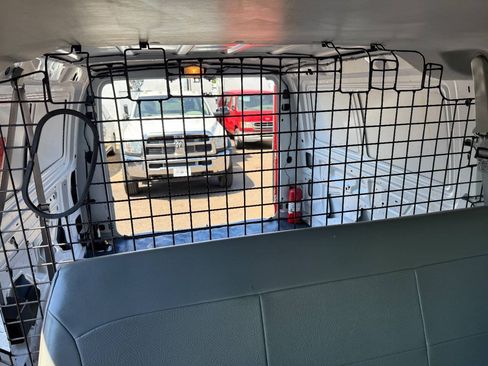 Used 2006 Ford E-350 and Econoline 350 Super Duty RWD image 26