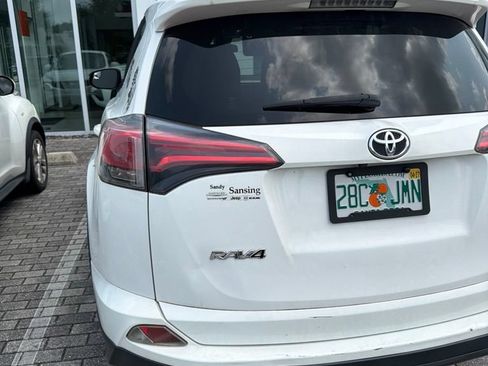 Used 2018 Toyota RAV4 LE FWD image 14