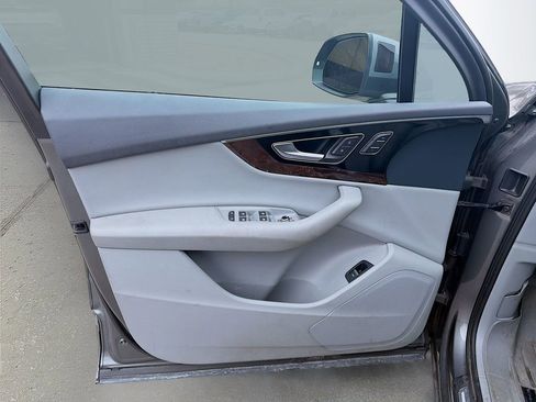 Used 2017 Audi Q7 3.0T Premium Plus w/ Premium Plus Package image 23