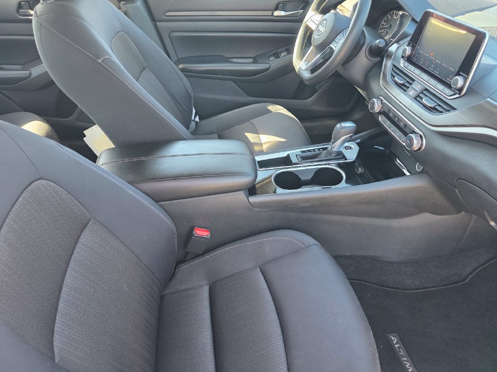 Used 2024 Nissan Altima 2.5 SV FWD image 21
