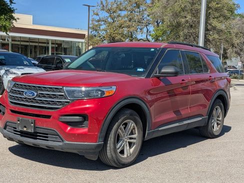 Used 2023 Ford Explorer XLT image 7