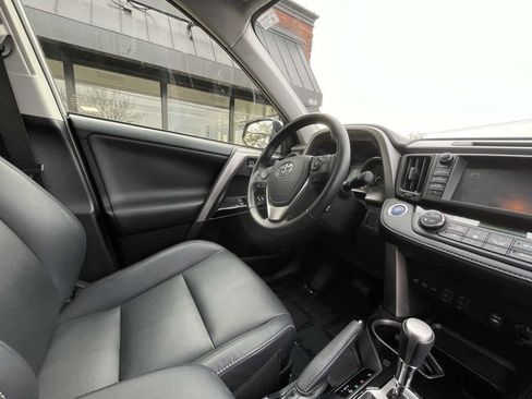 Used 2017 Toyota RAV4 Limited image 17