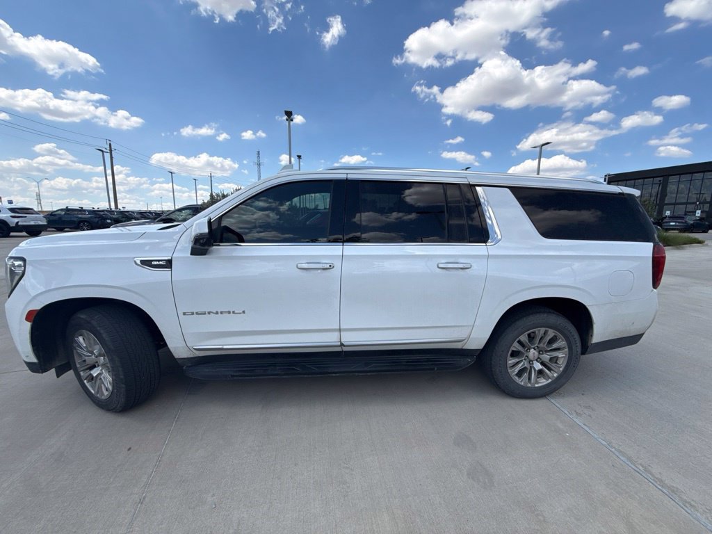Used 2024 GMC Yukon XL Denali w/ Advanced Technology Package AWD/4WD image 9