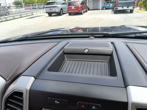 Certified 2019 Ford F150 Lariat w/ Equipment Group 502A Luxury AWD/4WD image 29