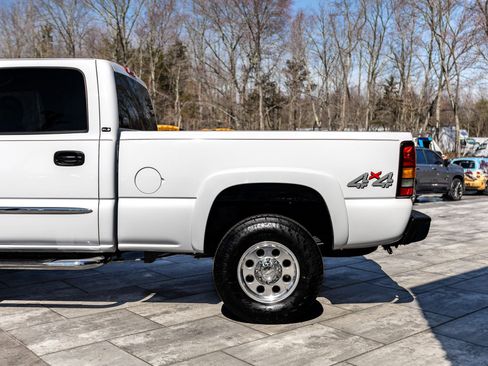 Used 2005 GMC Sierra 2500 SLE w/ Heavy-Duty Power Package image 9